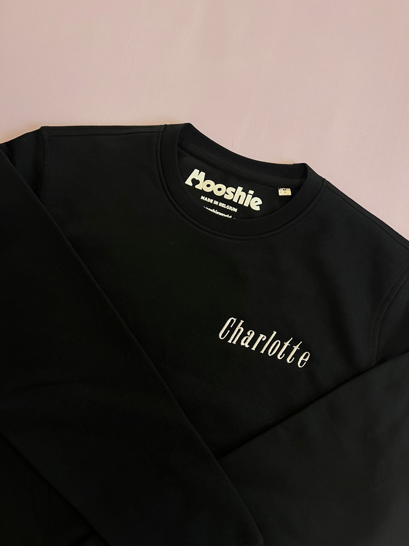 Jouw tekst hier cursief | Sweater | 9 tekens (per rij)