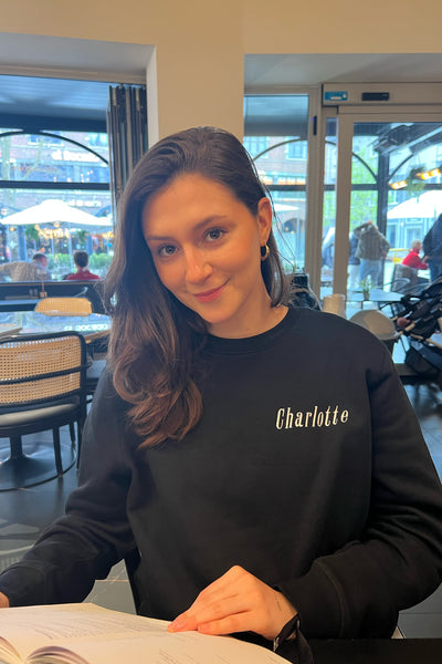 Jouw tekst hier cursief | Sweater | 9 tekens (per rij)